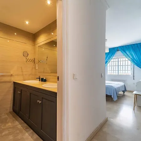 61-beach Front With Stunning Views In Lejlighed